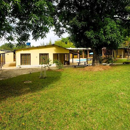 Вилла Chacara Charmosa Com Piscina, Campo De Futebol Гуаратингета Экстерьер фото