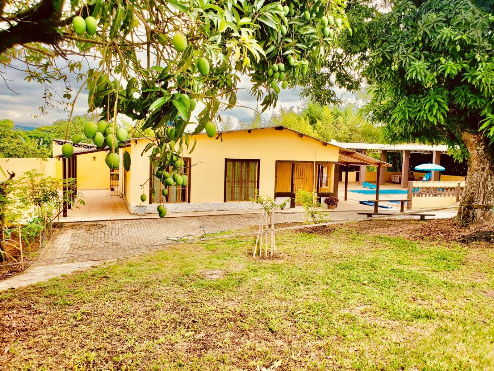 Вилла Chacara Charmosa Com Piscina, Campo De Futebol Гуаратингета Экстерьер фото
