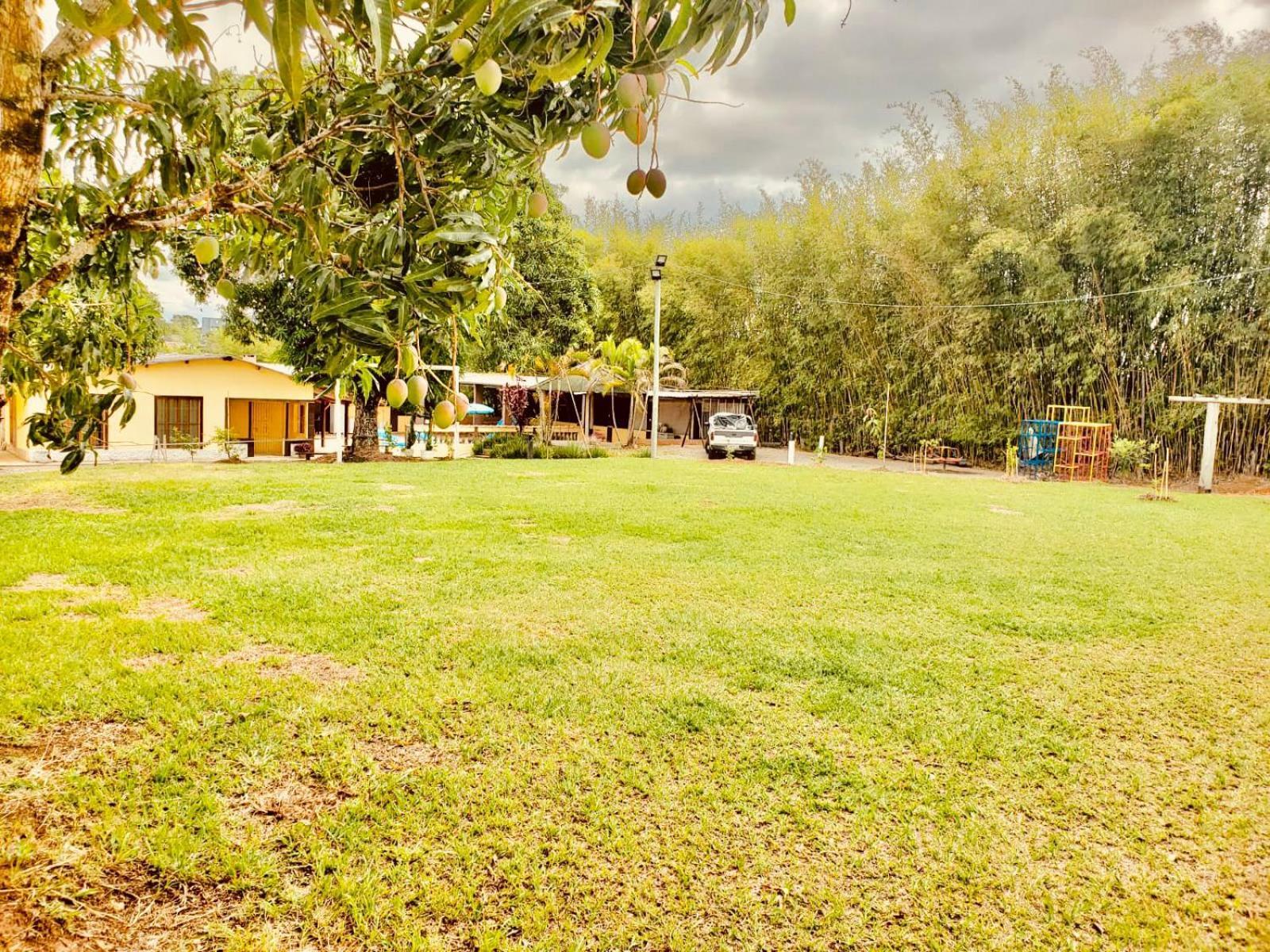 Вилла Chacara Charmosa Com Piscina, Campo De Futebol Гуаратингета Экстерьер фото