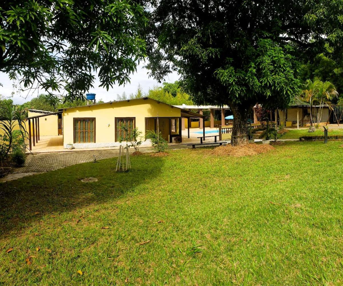 Вилла Chacara Charmosa Com Piscina, Campo De Futebol Гуаратингета Экстерьер фото