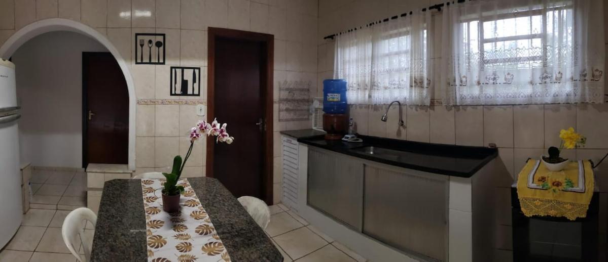 Вилла Chacara Charmosa Com Piscina, Campo De Futebol Гуаратингета Экстерьер фото